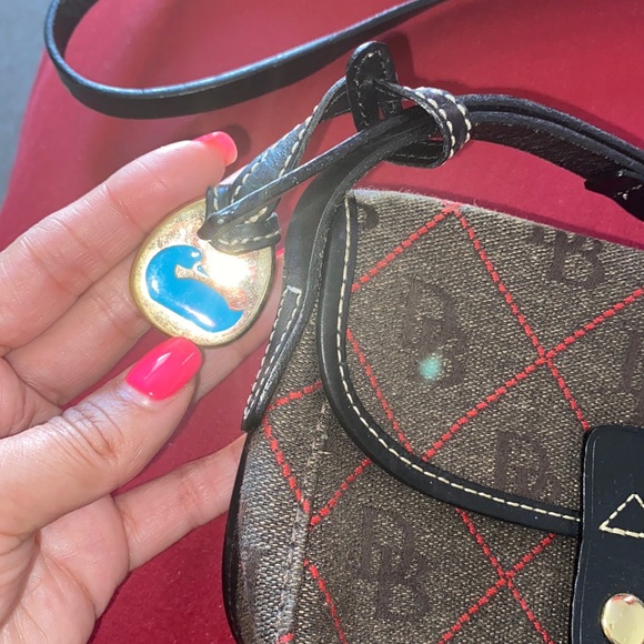Dooney & Bourke small purse. - Picture 4 of 5